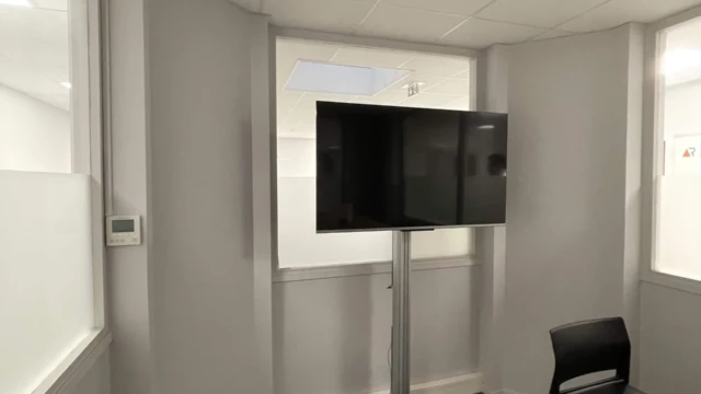 Rénovation bureaux Metz — plinthes et sol
